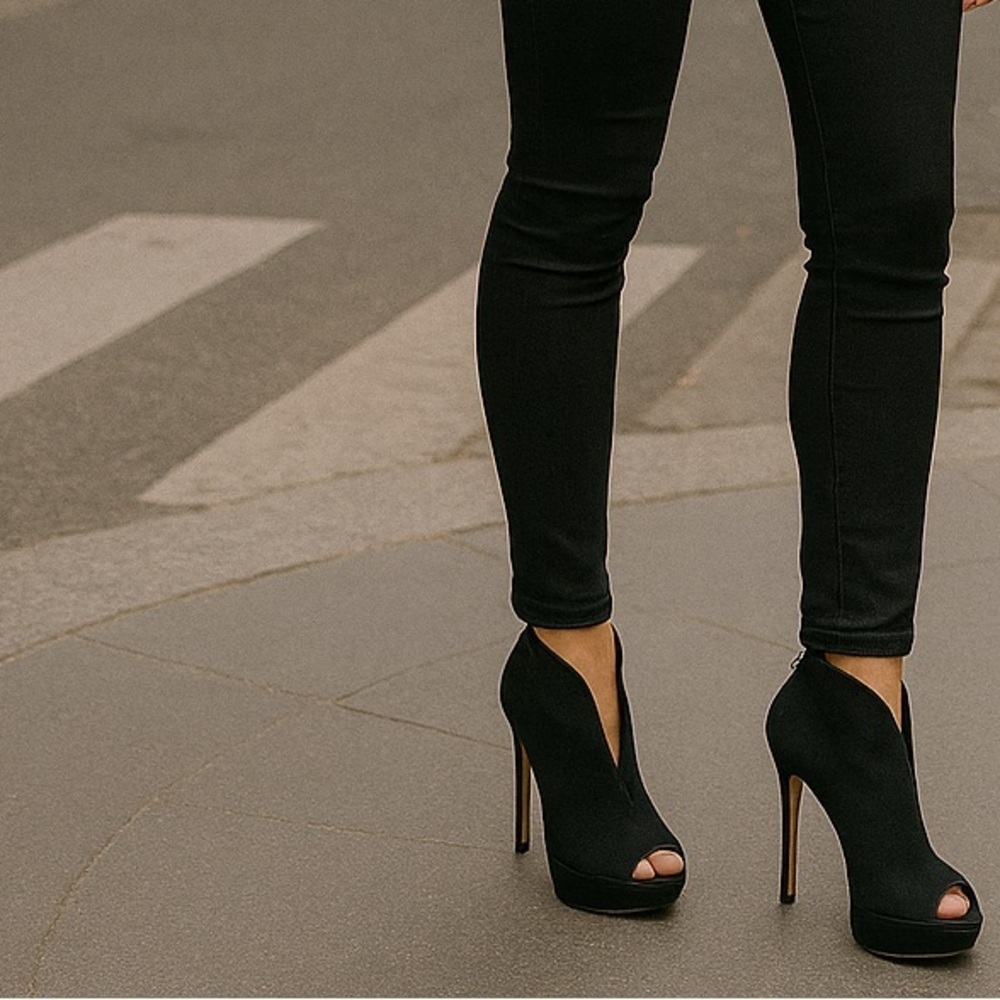 Nine West Black Suede Peep Toe Platform Booties (Size 7.5M)
